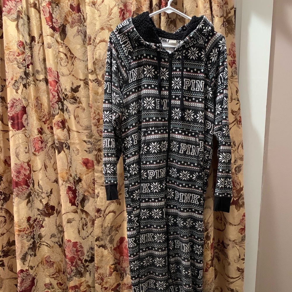 Victoria's secret Pink Holiday Onesie size M